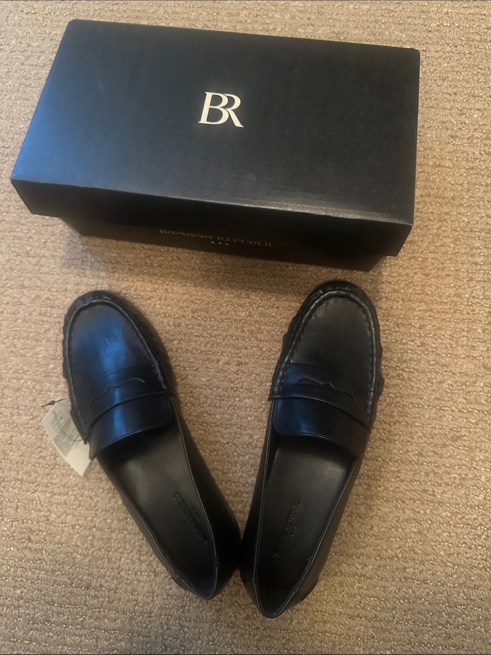 Banana Republic Vegan Black Leather Gathered Women's Loafers - Picture 6 of 6